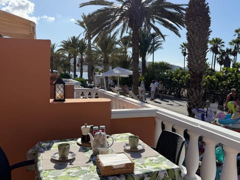 Day, View (from property/room), Balcony/Terrace, Dining area, Sea view