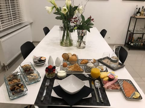 Food and drinks, Food, Breakfast, Continental breakfast