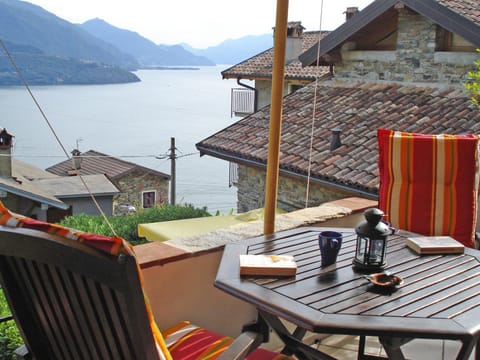 Dining area, Lake view