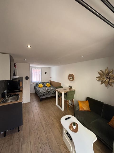 Bed, Living room, Bedroom