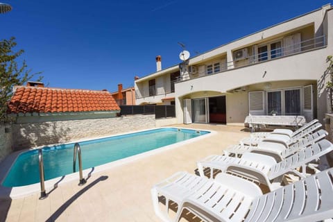 Property building, Summer, Swimming pool