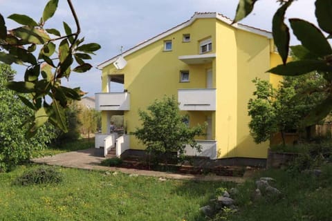 Property building, Summer, Garden
