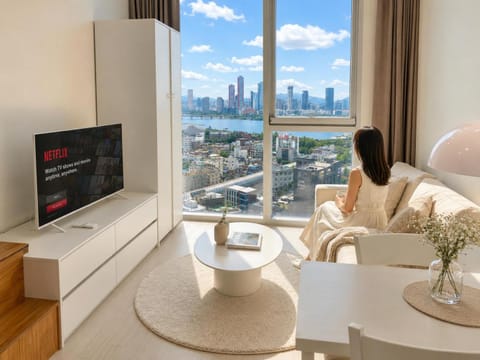TV and multimedia, Living room, City view