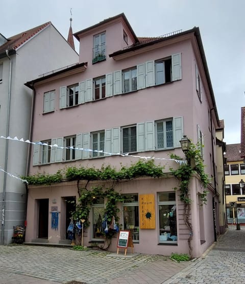 Property building, Day