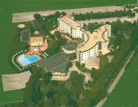 Property building, Bird's eye view, Swimming pool