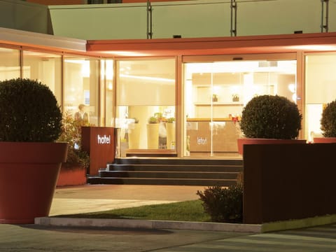 Facade/entrance
