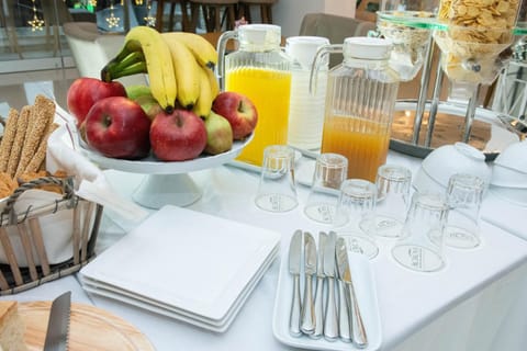 Food and drinks, Food, Breakfast, Continental breakfast, Buffet breakfast