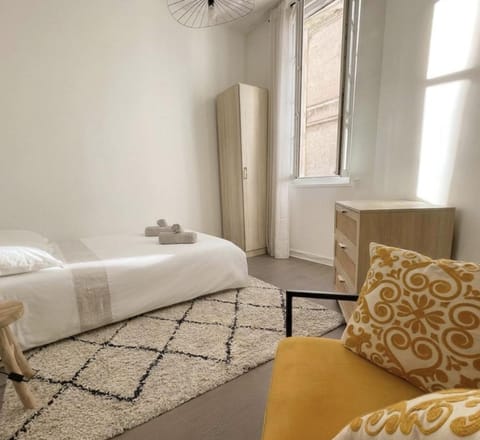Bed, Living room, Seating area