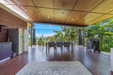 View (from property/room), Balcony/Terrace, Dining area