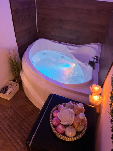 Hot Tub, Bath