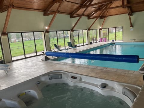 Hot Tub, Swimming pool