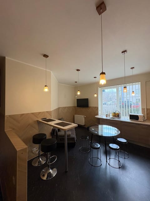 Kitchen or kitchenette, Seating area
