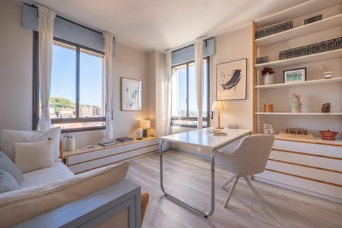 Living room, Seating area, Dining area, City view