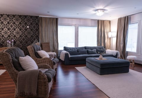 Living room, Seating area
