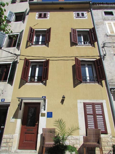 Property building, Facade/entrance