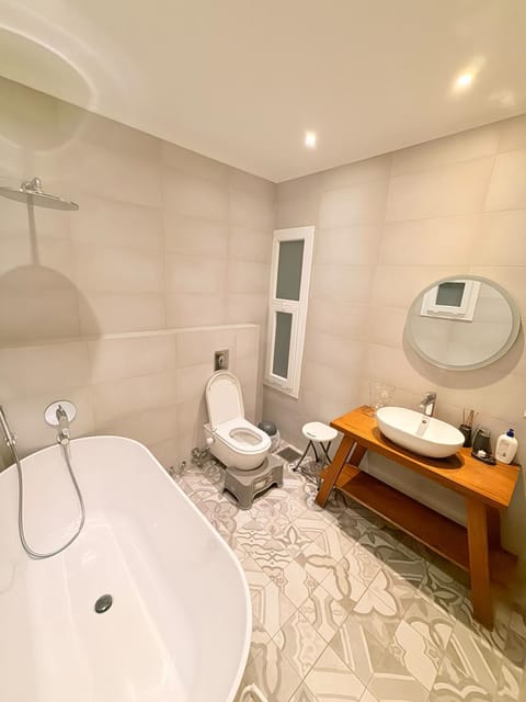 Shower, Toilet, Bathroom, Bath, towels