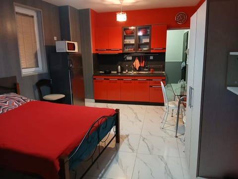 Bed, Kitchen or kitchenette