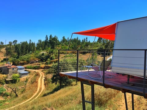 Photo of the whole room, Garden view, Mountain view