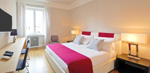 Bed, TV and multimedia, Photo of the whole room, Bedroom, hair dresser