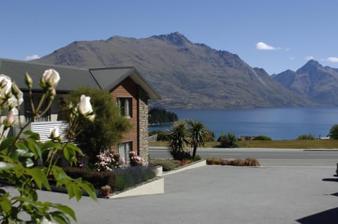 Day, Natural landscape, Lake view, Mountain view