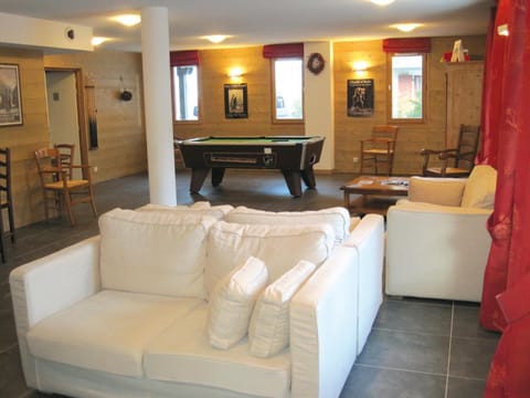 Billiard, Game Room