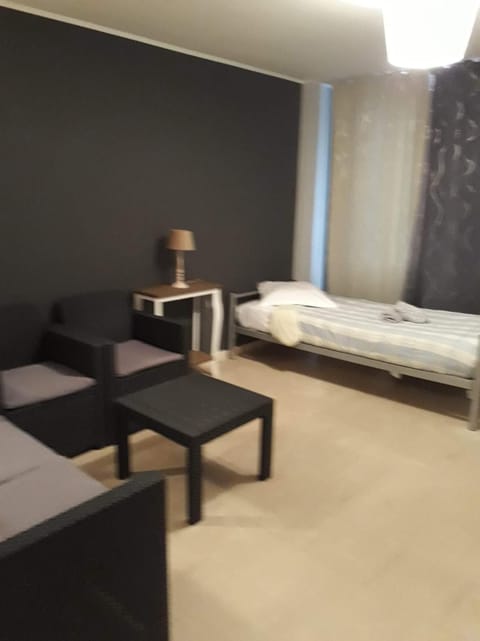 Photo of the whole room, Decorative detail