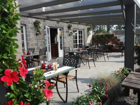 Patio, Facade/entrance