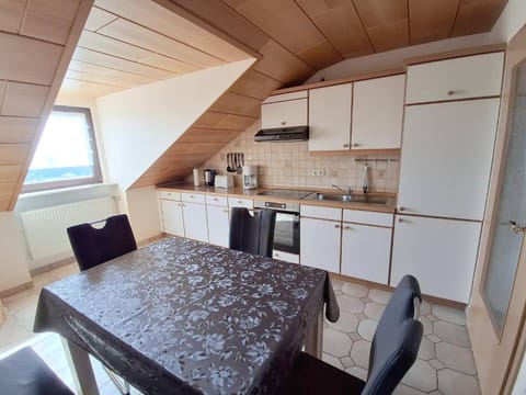 Kitchen or kitchenette, Seating area, Dining area, oven, stove