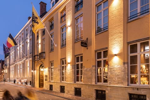 Property building, Facade/entrance, Neighbourhood, Location