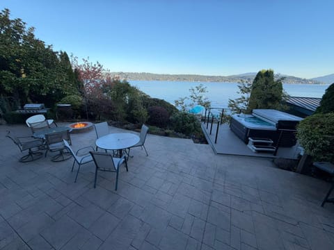 Patio, Garden, Hot Tub, Seating area, Dining area, Lake view