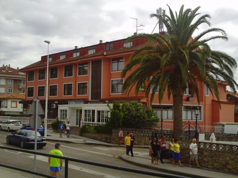 Facade/entrance