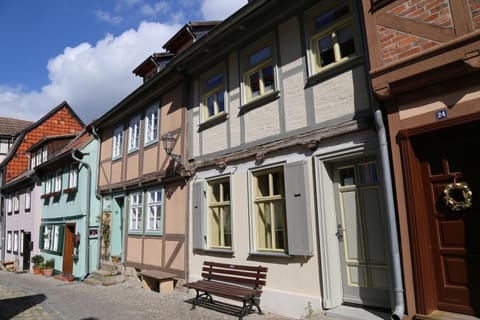 Property building, Neighbourhood