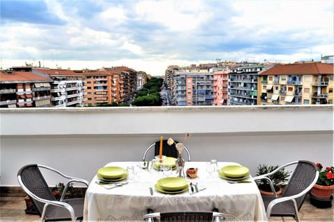 Property building, View (from property/room), Balcony/Terrace, City view, City view, Street view
