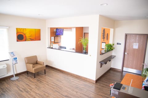 White House Suites Hotel in Plainfield