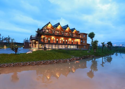 Property building, Nearby landmark, Off site, Neighbourhood, Natural landscape