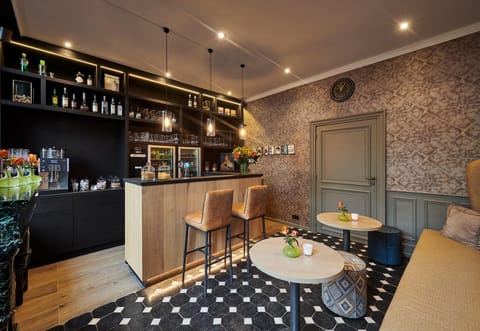 Lounge or bar, Lounge or bar