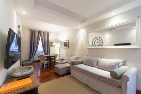 Bed, TV and multimedia, Living room, Dining area, heating