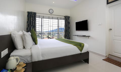 Bed, TV and multimedia, Bedroom