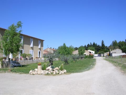 Property building, Facade/entrance, Garden, Garden view