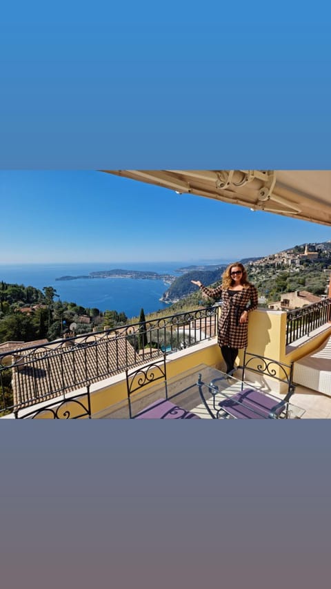 Sunny Panoramic Balcony Apartment in Eze