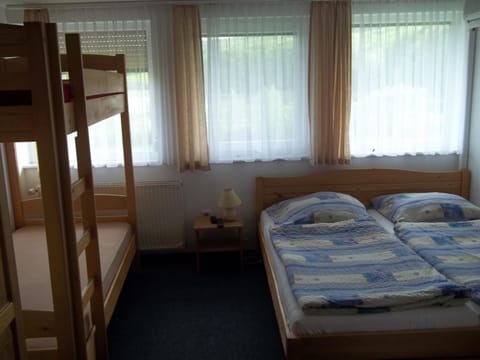 Bed, bunk bed, Family