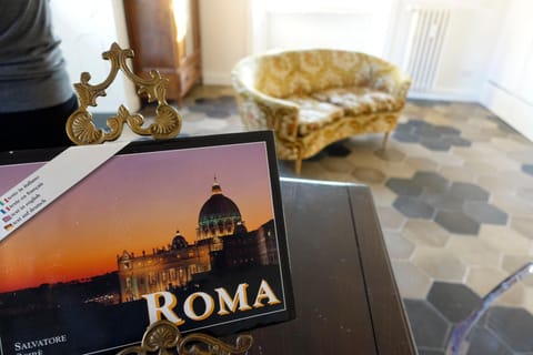 Decorative detail, Dining area