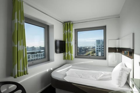 Bedroom, City view