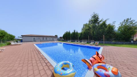 Swimming pool, Swimming pool