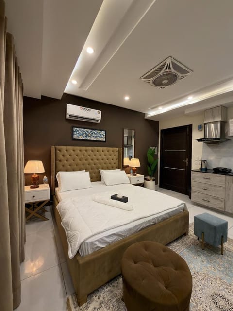 Bed, Living room, Photo of the whole room, Bedroom
