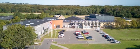 Property building, Bird's eye view, Street view