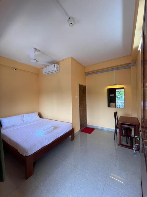 Bed, TV and multimedia, Bedroom, air conditioner