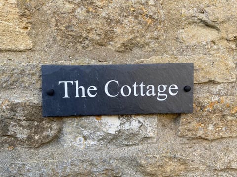 Far Hill Cottage House in West Oxfordshire District
