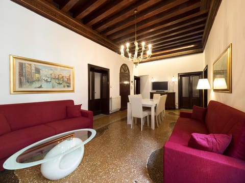 TV and multimedia, Living room, Seating area, Dining area