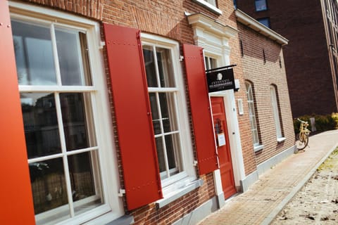 Property building, Facade/entrance, On site